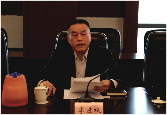 我院党组副书记,副院长毛大立主持交流座谈会,副院长马俊生参加座谈会